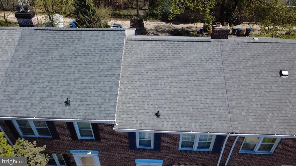 Image 22 of property listing at 221 E MEDWICK GARTH, Baltimore, MD 21228