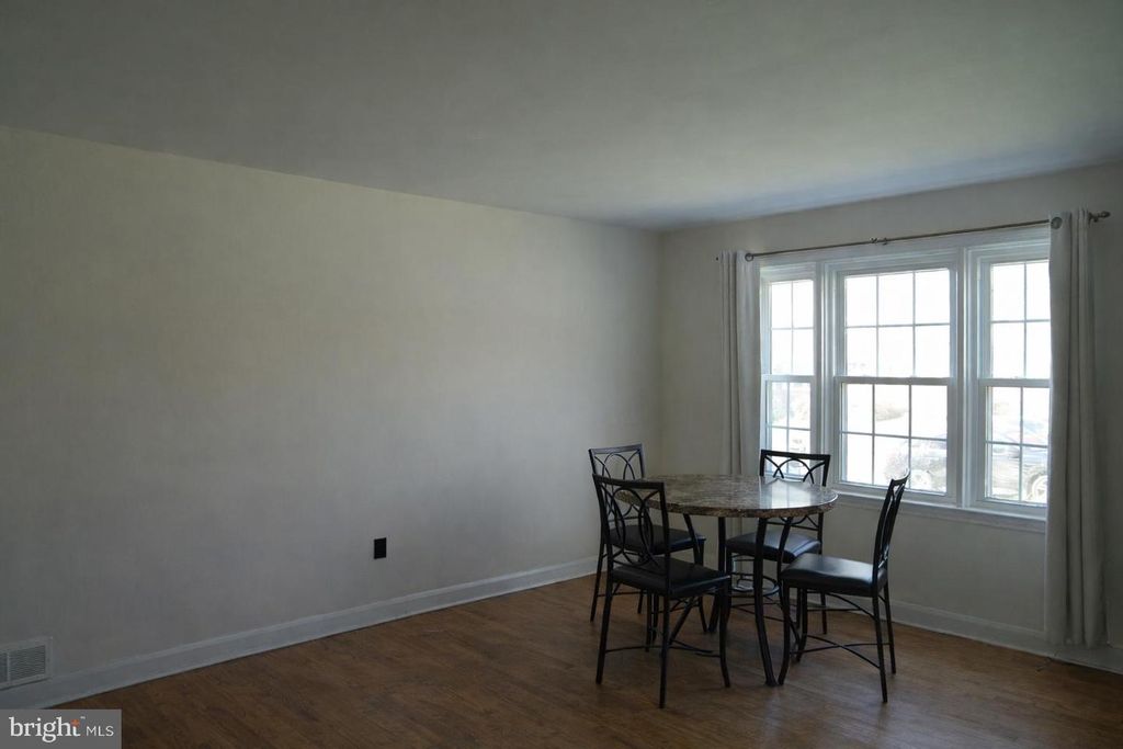 Image 4 of property listing at 221 E MEDWICK GARTH, Baltimore, MD 21228