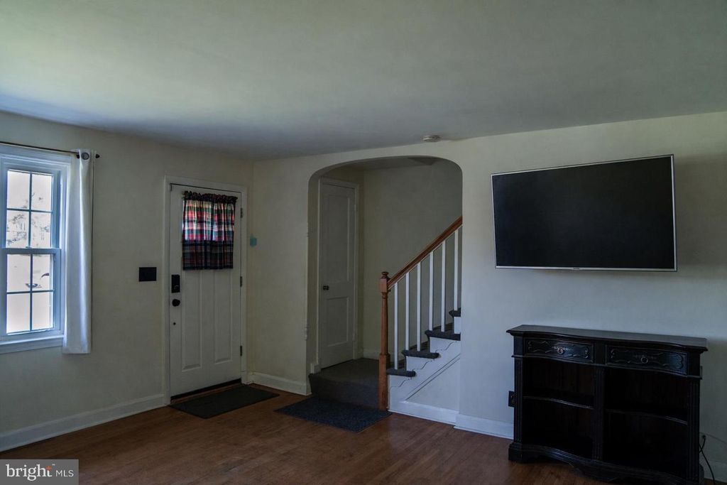 Image 8 of property listing at 221 E MEDWICK GARTH, Baltimore, MD 21228