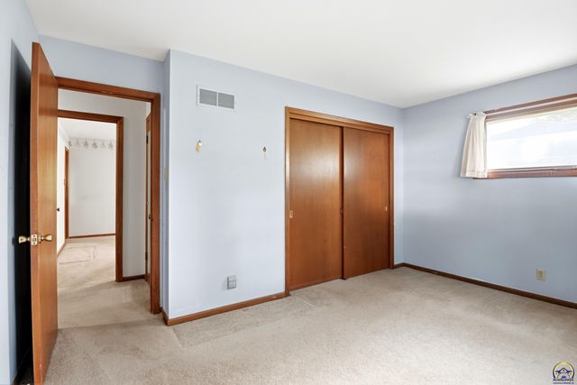 4336 SE 25th ST, Topeka, KS 66605