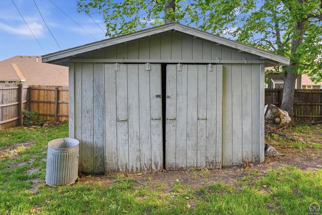 4336 SE 25th ST, Topeka, KS 66605