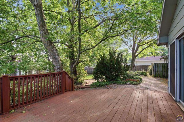 4336 SE 25th ST, Topeka, KS 66605