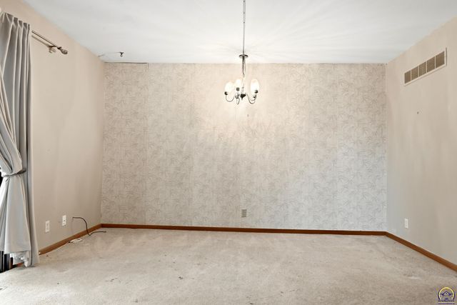 4336 SE 25th ST, Topeka, KS 66605