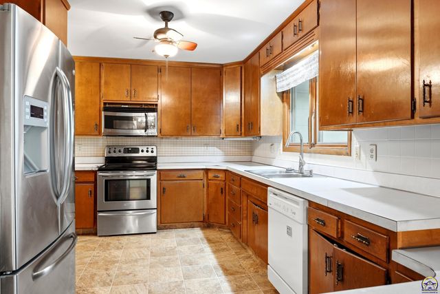 4336 SE 25th ST, Topeka, KS 66605