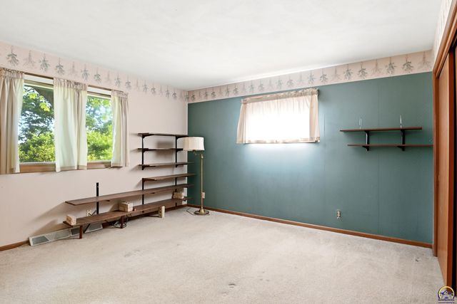 4336 SE 25th ST, Topeka, KS 66605
