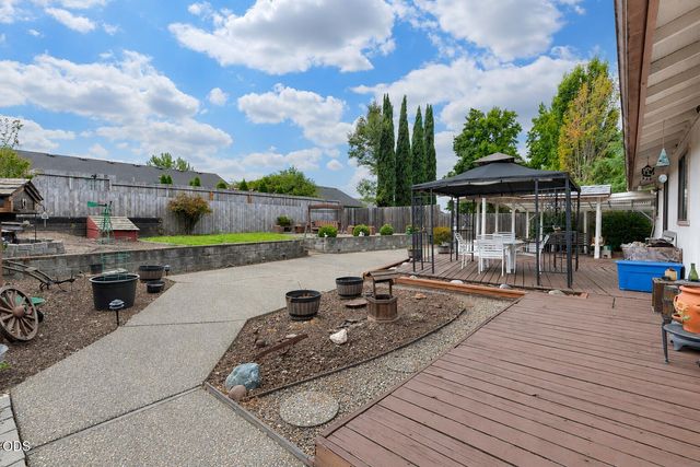 217 Southridge Way, Grants Pass, OR 97527