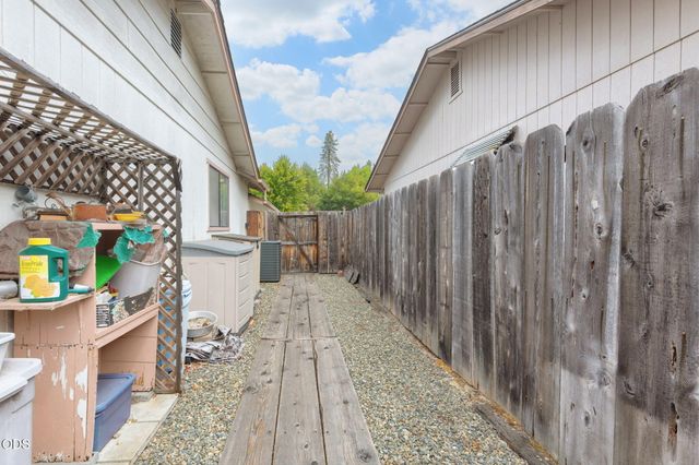 217 Southridge Way, Grants Pass, OR 97527