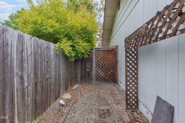 217 Southridge Way, Grants Pass, OR 97527