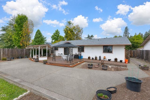 217 Southridge Way, Grants Pass, OR 97527