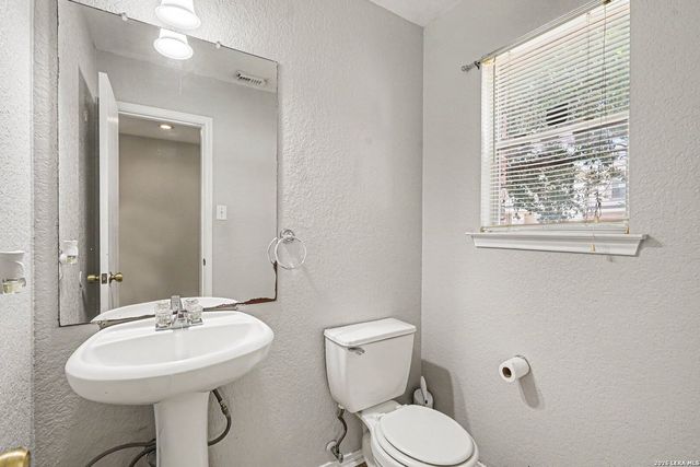 7 Moondance Hl, San Antonio, TX 78254