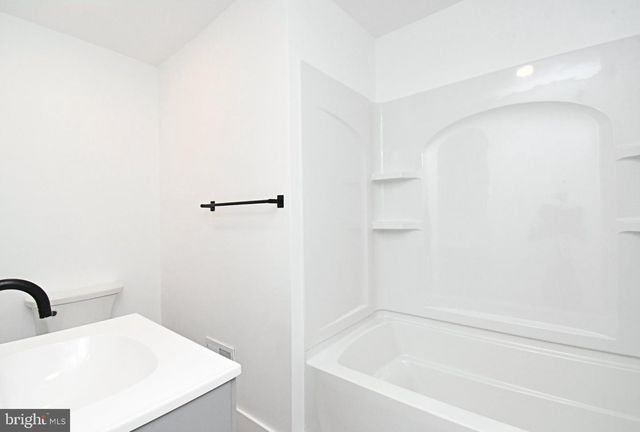 64 N MAIN, Spring City, PA 19475