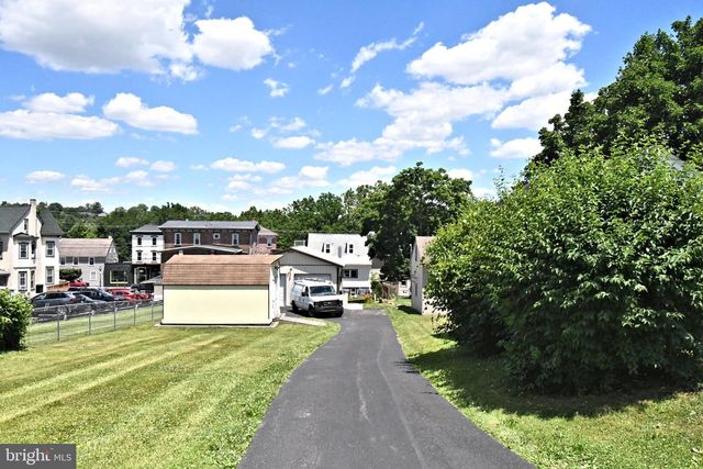 64 N MAIN, Spring City, PA 19475