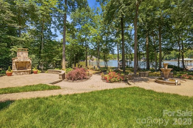 932 Thorn Ridge Lane, Clover, SC 29710