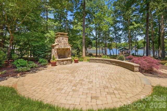 932 Thorn Ridge Lane, Clover, SC 29710