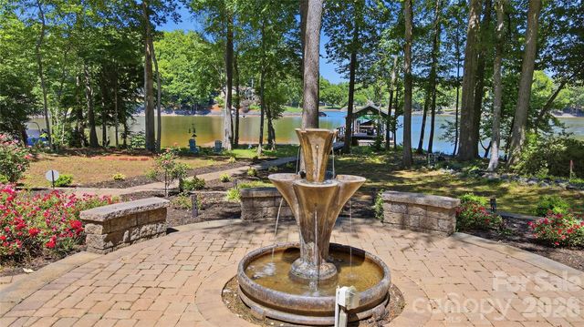 932 Thorn Ridge Lane, Clover, SC 29710