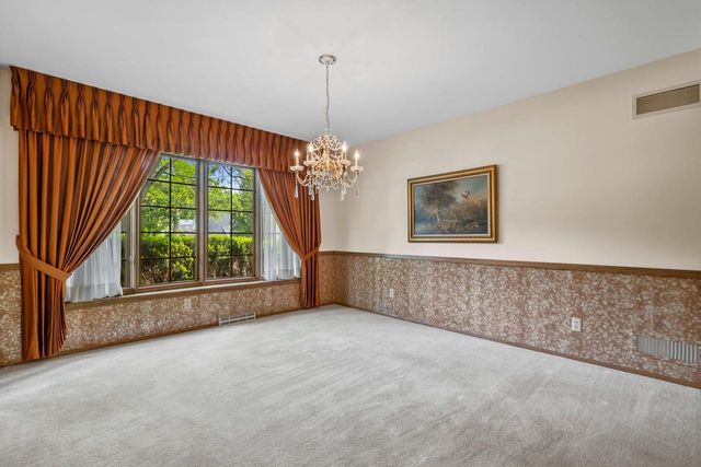 15075 Kings Ridge COURT, Brookfield, WI 53005