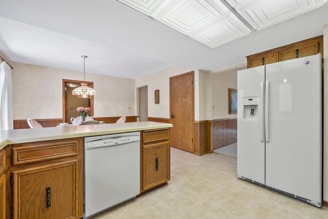 15075 Kings Ridge COURT, Brookfield, WI 53005