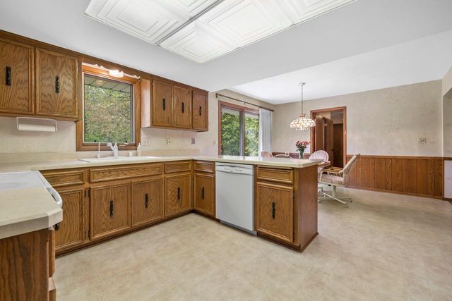 15075 Kings Ridge COURT, Brookfield, WI 53005
