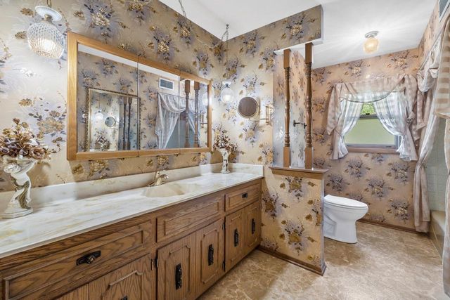 15075 Kings Ridge COURT, Brookfield, WI 53005
