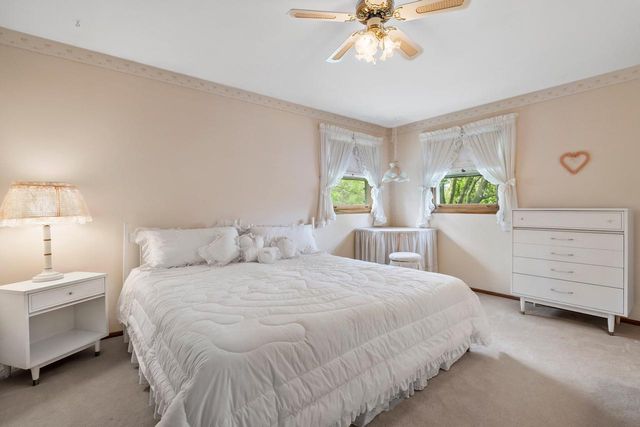 15075 Kings Ridge COURT, Brookfield, WI 53005