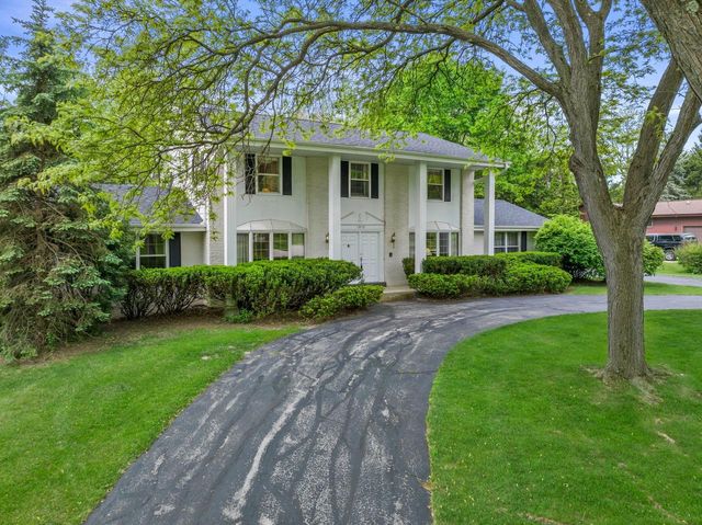 15075 Kings Ridge COURT, Brookfield, WI 53005