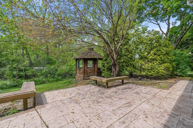 15075 Kings Ridge COURT, Brookfield, WI 53005
