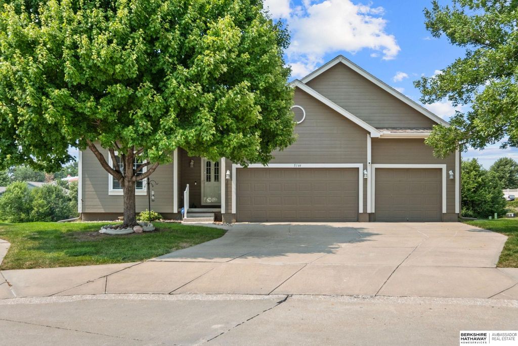 5144 N 159th Circle, Omaha, NE 68116