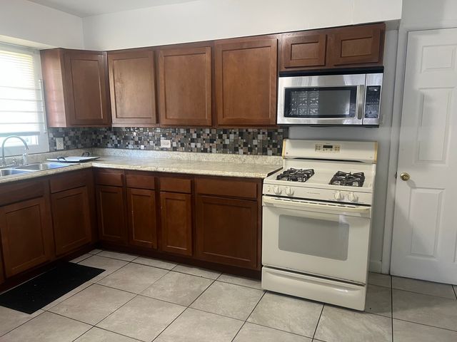 15202 Meadow Lane, Dolton, IL 60419
