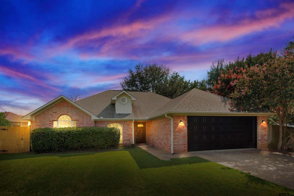 1309 Lakeside Ct., Lindale, TX 75771