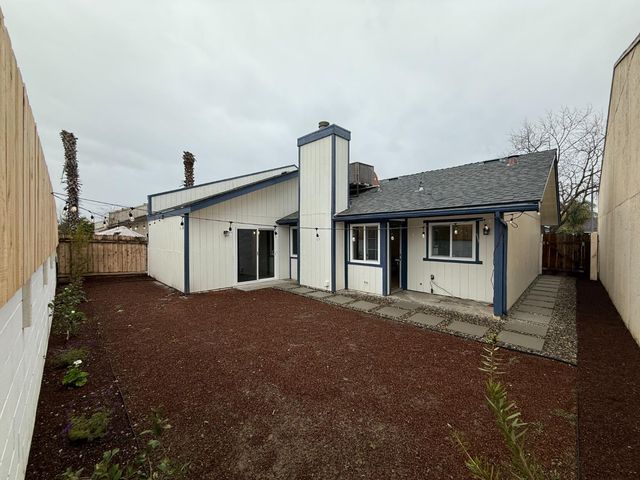 2024 N Laureen Avenue, Fresno, CA 93703