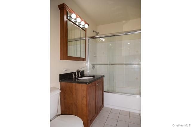 387C Great East Neck Road 387C, West Babylon, NY 11704