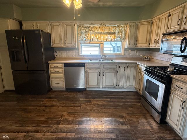 604 N Carroll Drive, Westport, IN 47283