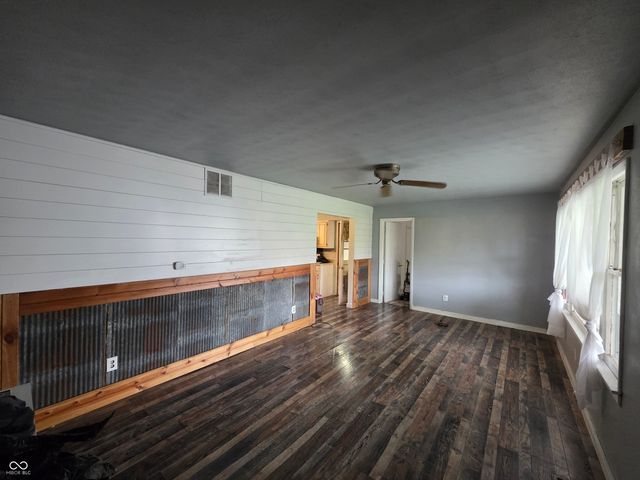 604 N Carroll Drive, Westport, IN 47283