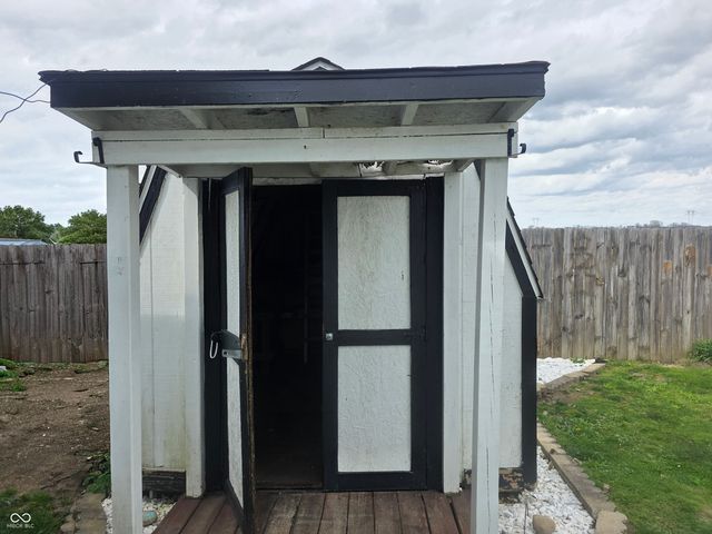 604 N Carroll Drive, Westport, IN 47283