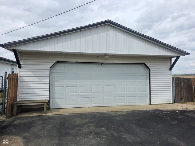 604 N Carroll Drive, Westport, IN 47283