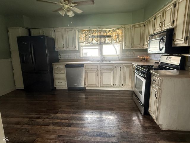 604 N Carroll Drive, Westport, IN 47283