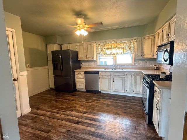 604 N Carroll Drive, Westport, IN 47283