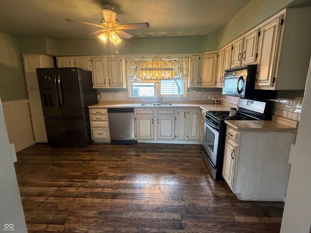 604 N Carroll Drive, Westport, IN 47283