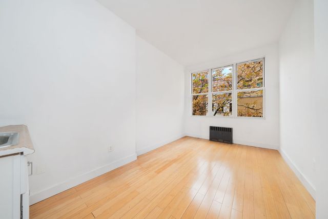 336 W 19th St Apt 1, New York City, NY 10011
