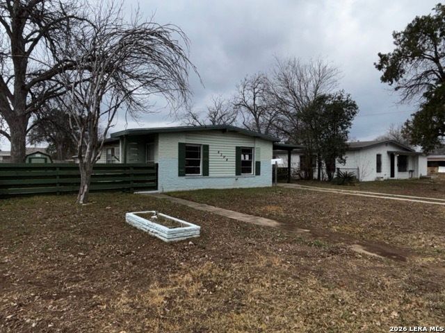 4306 silver lake, San Antonio, TX 78219