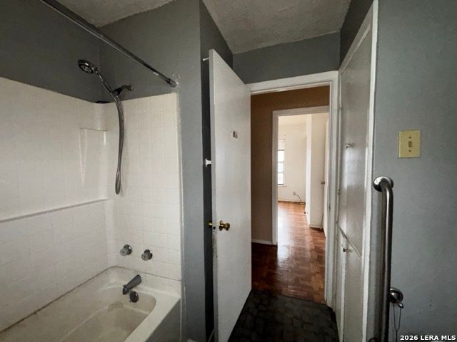 4306 silver lake, San Antonio, TX 78219