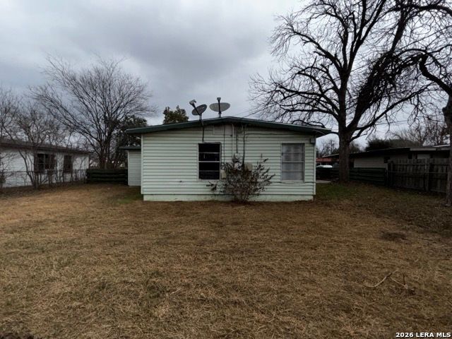 4306 silver lake, San Antonio, TX 78219
