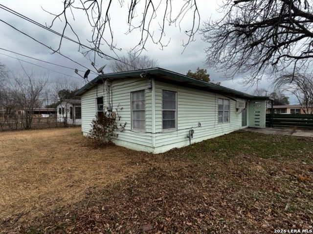 4306 silver lake, San Antonio, TX 78219