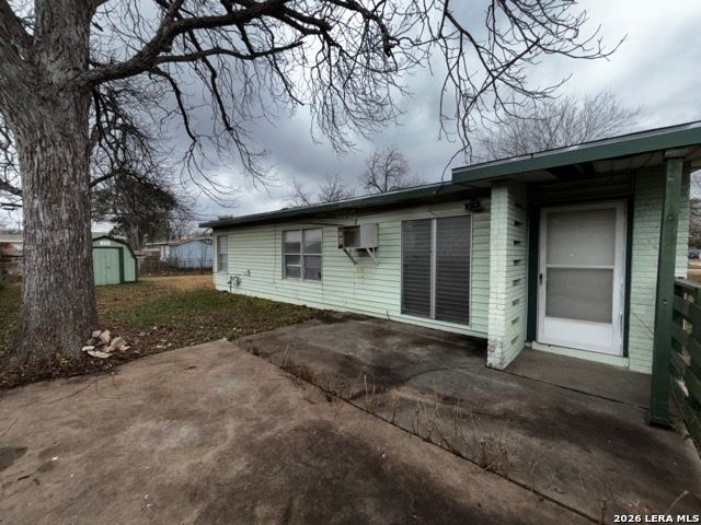 4306 silver lake, San Antonio, TX 78219