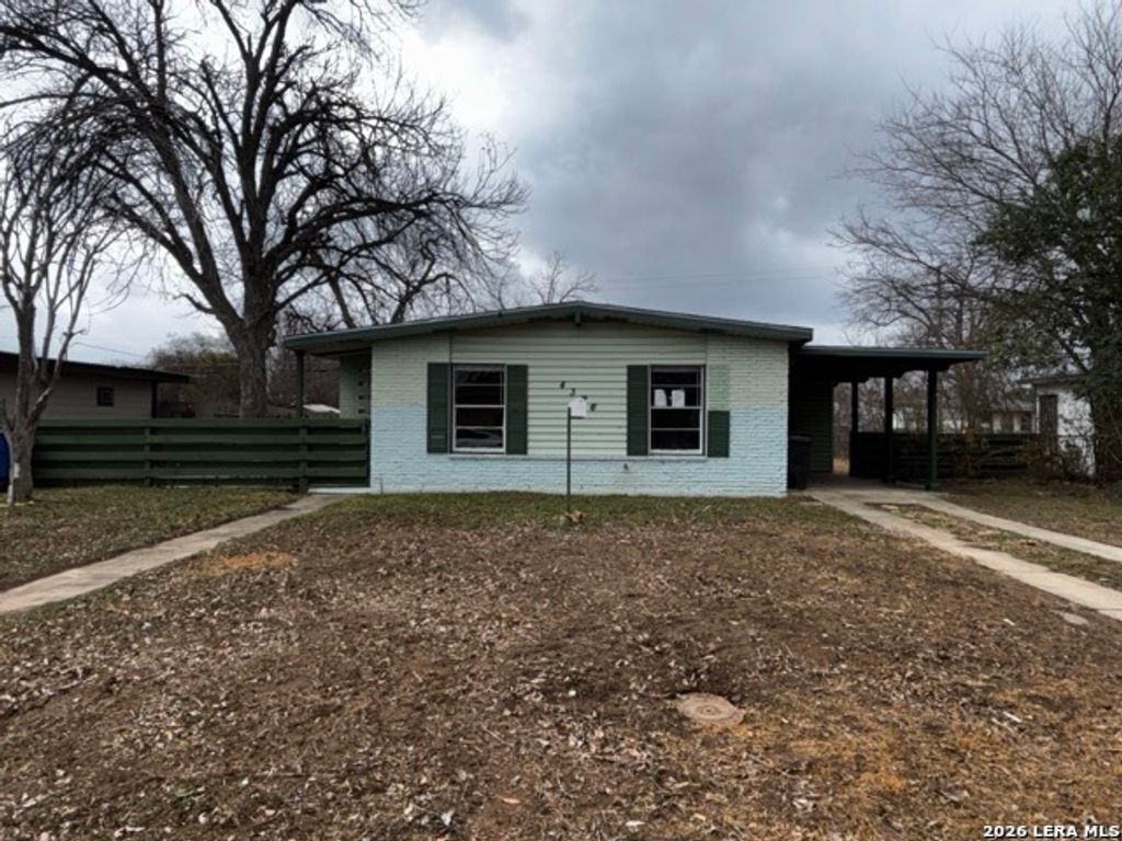 4306 silver lake, San Antonio, TX 78219