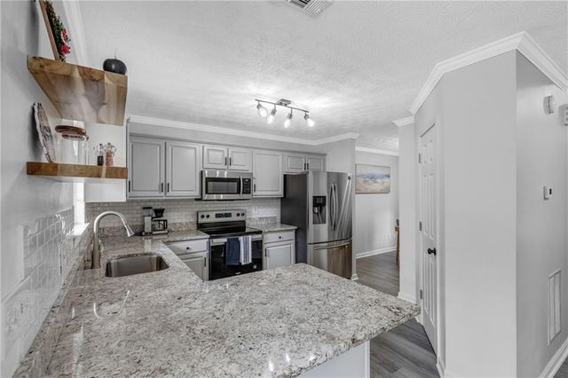 2887 Cressington Bend NW, Kennesaw, GA 30144
