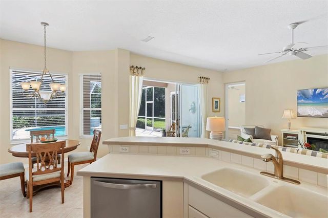 6935 LENNOX PLACE, University Park, FL 34201