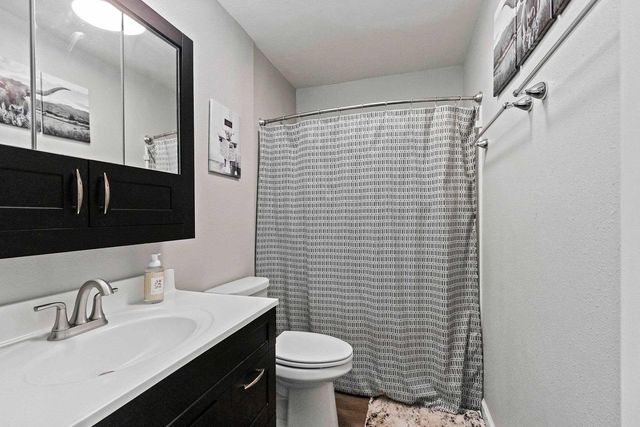 919 E TENNESSEE AVENUE, Oshkosh, WI 54901