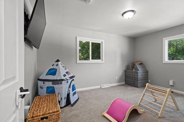 919 E TENNESSEE AVENUE, Oshkosh, WI 54901