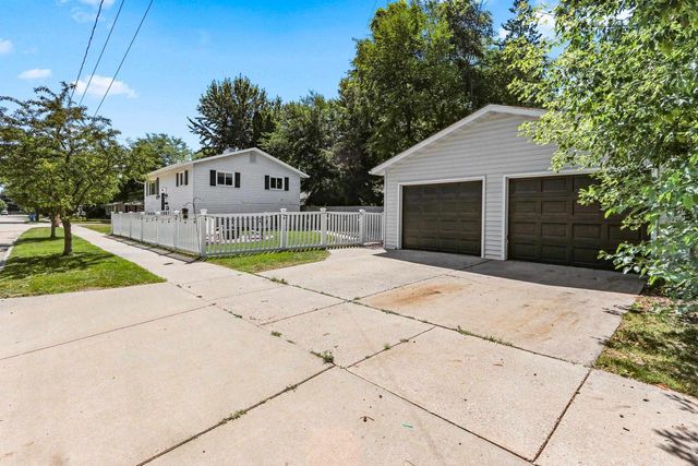 919 E TENNESSEE AVENUE, Oshkosh, WI 54901